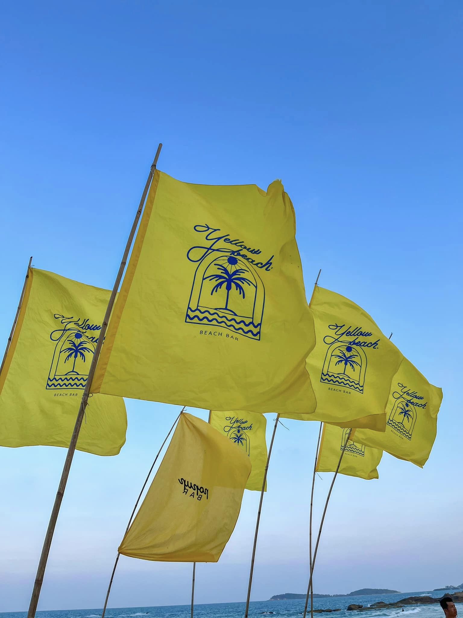 yellow-space-market